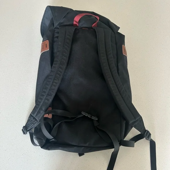 Patagonia Leinenkugel’s Arbor Pack Black Backpack with Brown Accents - Picture 6 of 7